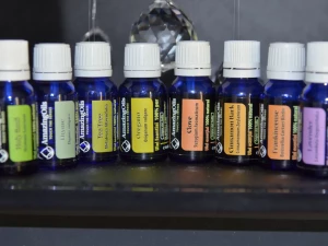 Maestrul Aromaterapiei: Inovații și Cercetări în Uleiurile Esențiale
