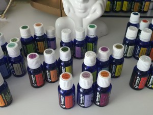 Armonia între Trup, Minte și Suflet prin Amestecuri de Uleiuri Esențiale