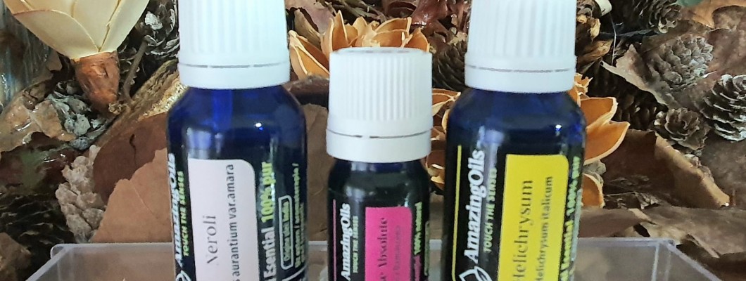 Compusii Chimici și Proprietățile Anti-Aging ale Uleiurilor Esențiale de Trandafir, Helichrysum și Neroli