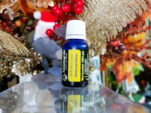 Uleiul de Helichrysum: Proprietăți Remarcabile și Moduri Eficiente de Utilizare